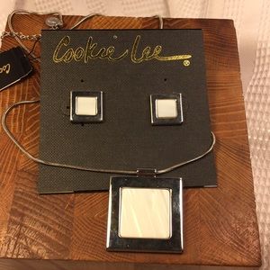 NWT Cookie Lee earrings/necklace w/pendant set